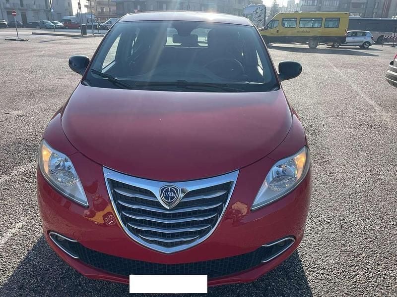 Usata Lancia Ypsilon Gold 95 CV (69 kW) 2013 Rosso Utilitaria