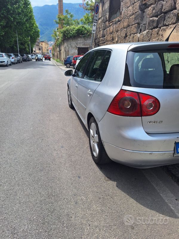 Usata VW Golf VI 105 CV (77 kW) 2009 Grigio Utilitaria