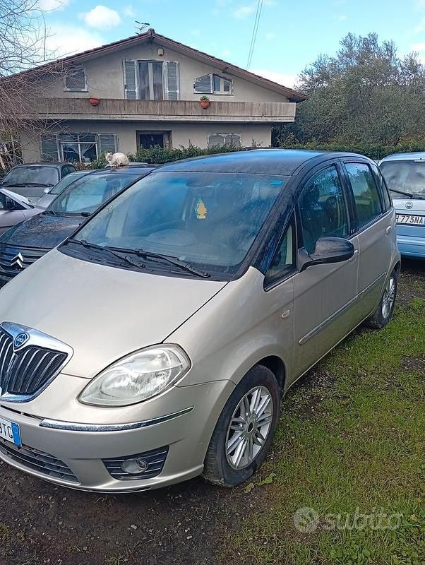 Usata Lancia Musa 90 CV (66 kW) 2011 Grigio Monovolume