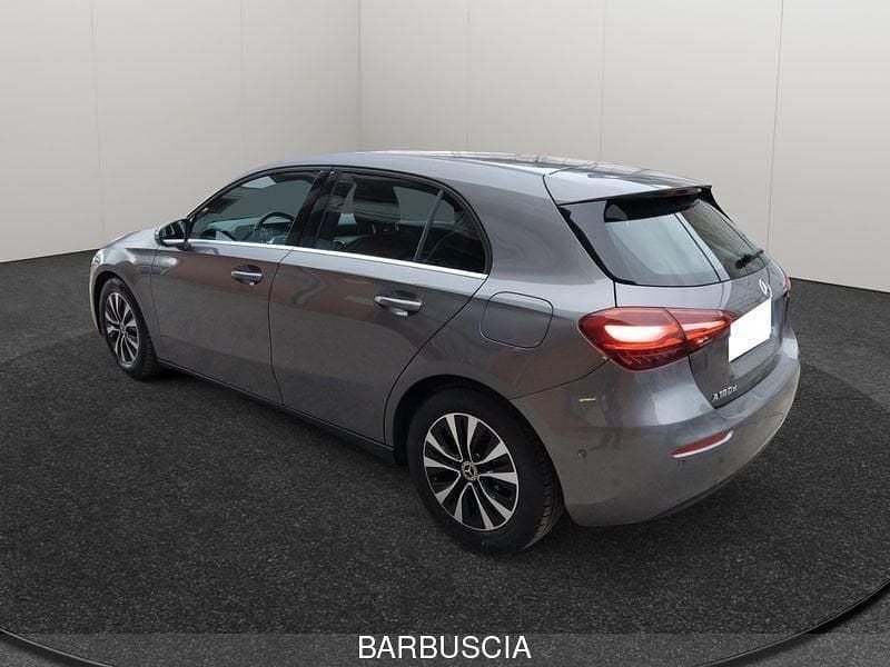 Usata Mercedes A180 Advanced 116 CV (85 kW) 2025 Grigio Berlina