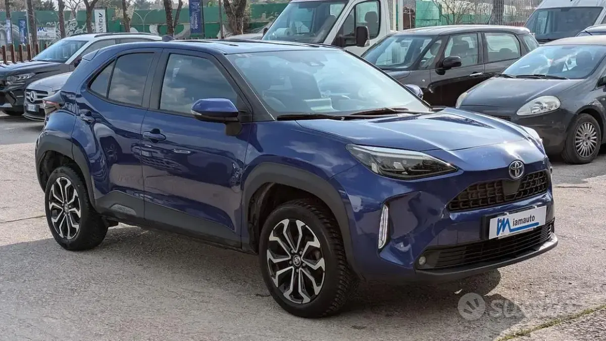 Second-hand Toyota Yaris Hybrid Trend 120 CP (88 kW) 2022 Albastru Monovolum