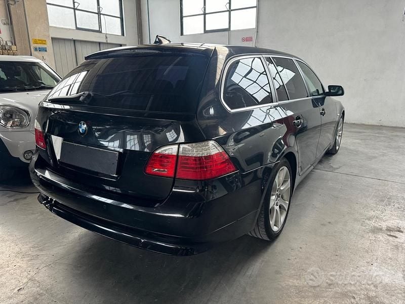 Usata BMW 530 235 CV (172 kW) 2007 Nero Station wagon