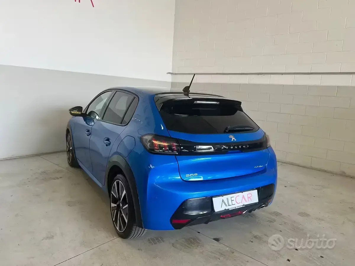 Usata Peugeot 208 GT-line 102 CV (75 kW) 2021 Blu Utilitaria