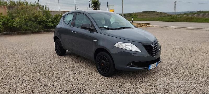 Usata Lancia Ypsilon Gold 85 CV (62 kW) 2014 Grigio Utilitaria
