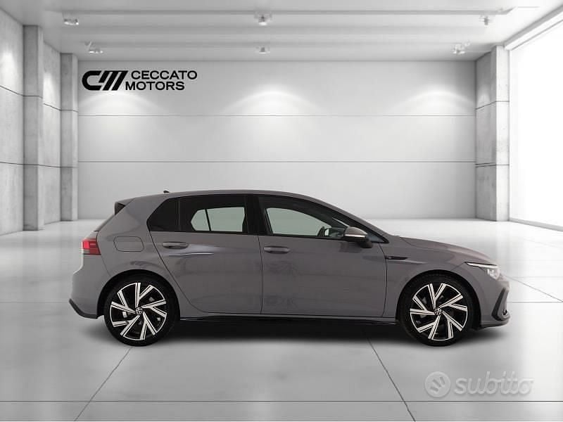 Usata VW Golf VIII R-line 150 CV (110 kW) 2021 Grigio Berlina