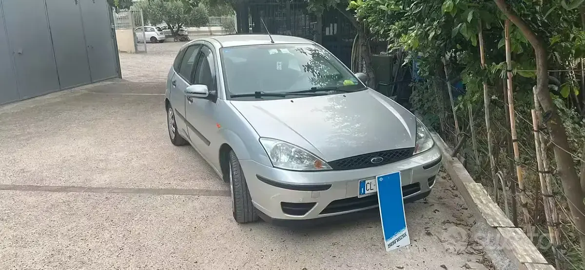 Usata Ford Focus 100 CV (73 kW) 2004 Grigio Berlina