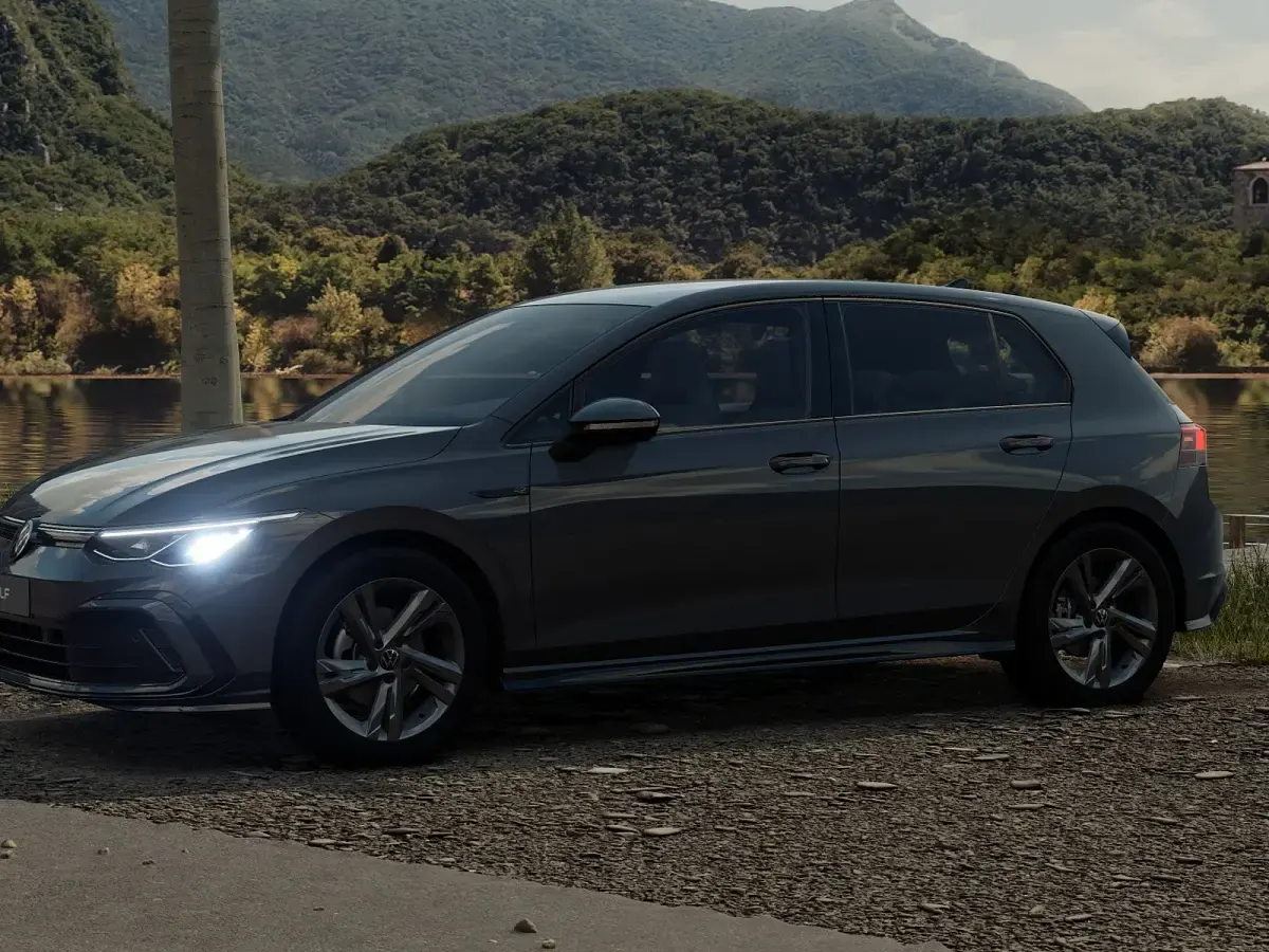 Usata VW Golf VIII R-line 150 CV (110 kW) 2024 Berlina