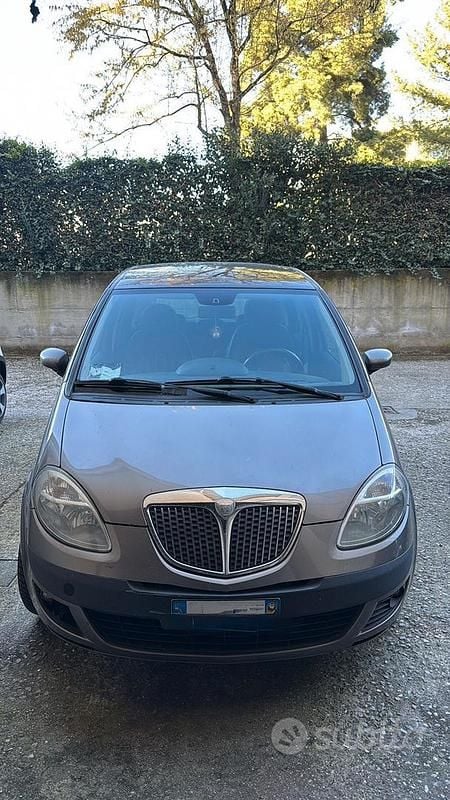 Usata Lancia Musa 100 CV (73 kW) 2007 Marrone Monovolume