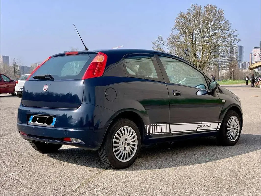Usata Fiat Grande Punto Active 65 CV (47 kW) 2006 Blu Utilitaria