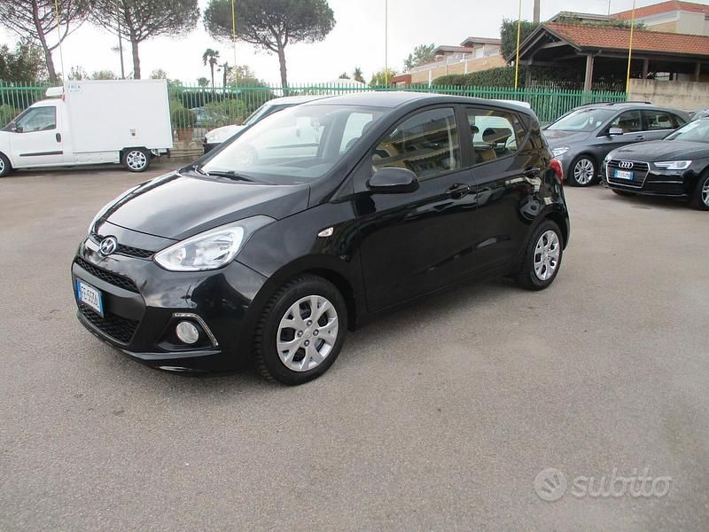 Nero Usata 2016 Hyundai i10 Due volumi | 5790 € (Buon prezzo) - Immagine 1/4