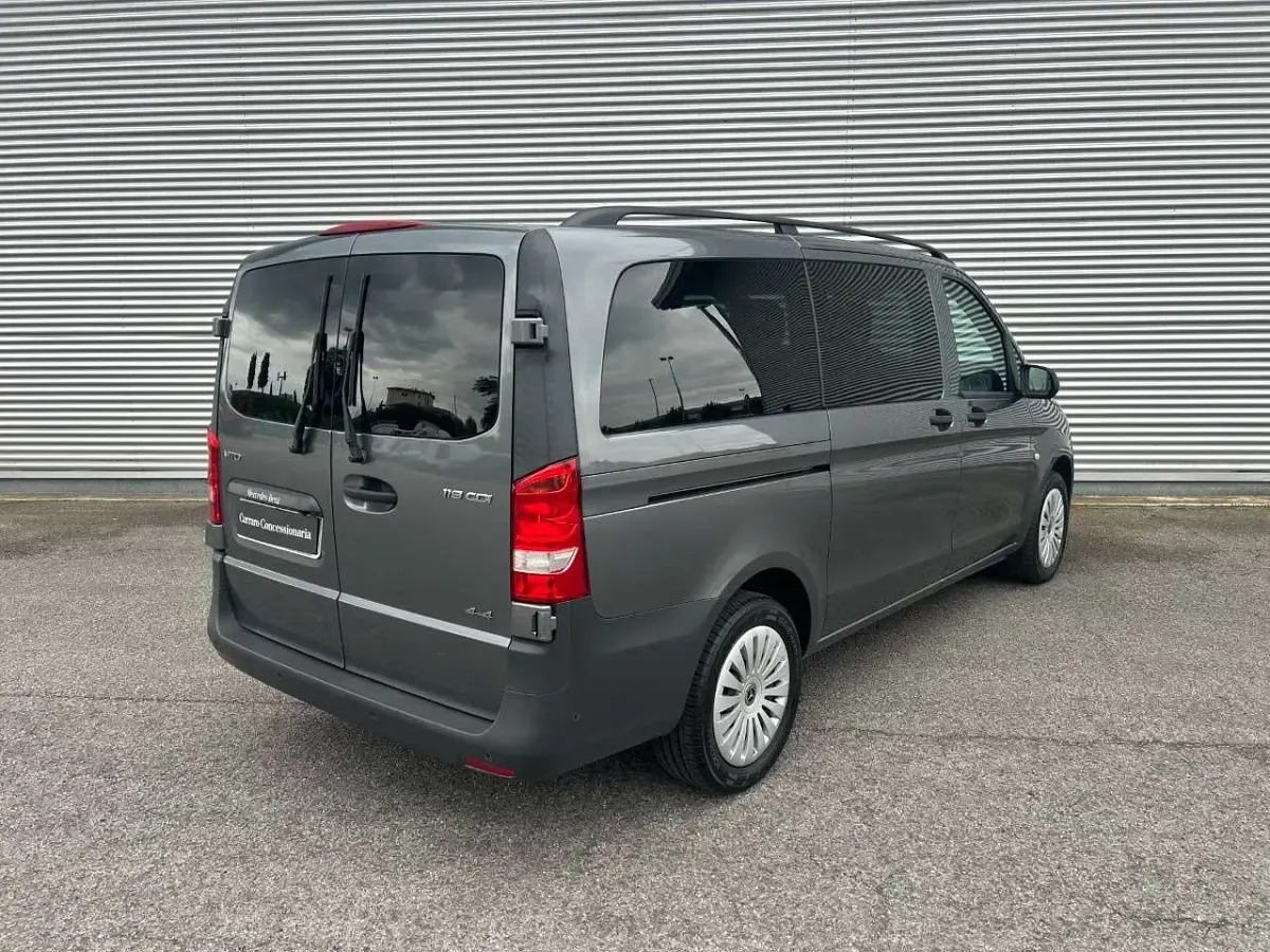 Usata Mercedes Vito 190 CV (139 kW) 2021 Grigio selenite Furgone