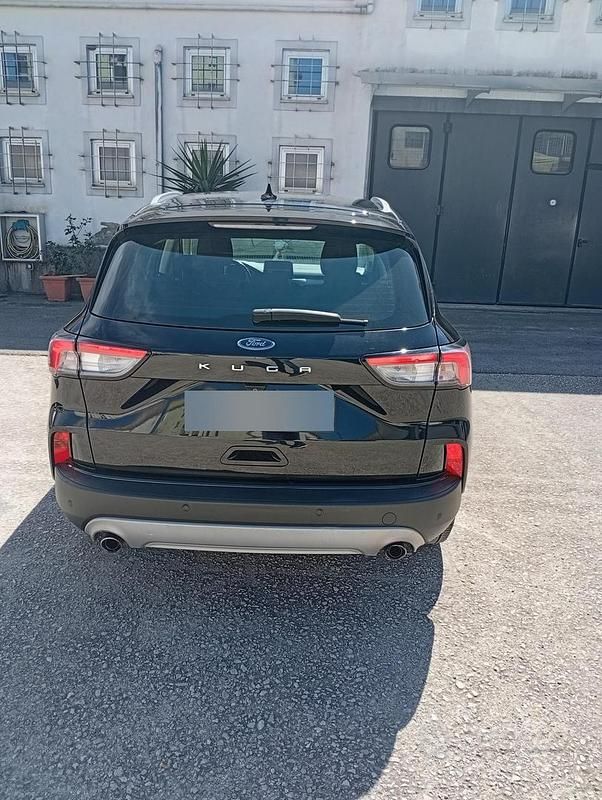 Usata Ford Kuga 120 CV (88 kW) 2021 Nero SUV