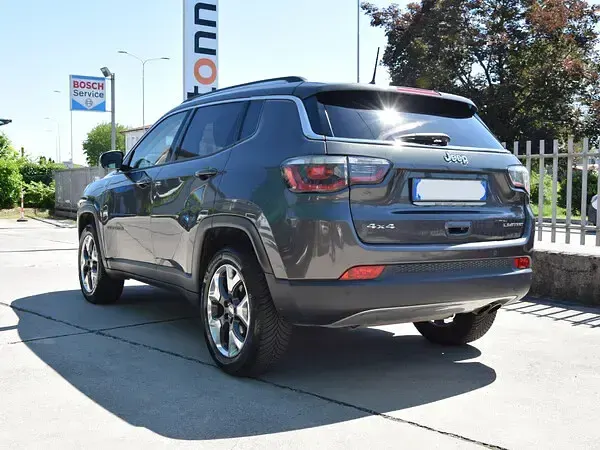 Usata Jeep Compass Opening Edition 140 CV (102 kW) 2017 Grigio scuro metallizzato SUV
