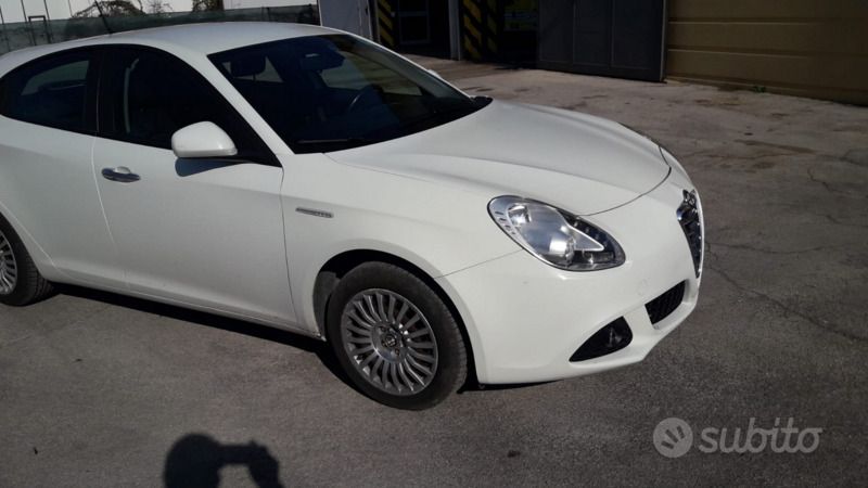Usata 2012 Alfa Romeo Giulietta Due volumi | 4500 € - Immagine 1/3