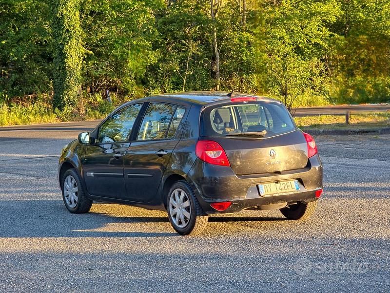 Usata Renault Clio II Luxe 75 CV (55 kW) 2009 Nero Berlina