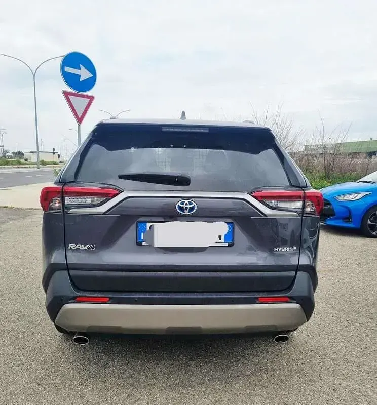 Usata Toyota RAV4 Hybrid Style 218 CV (160 kW) 2022 Grigio SUV