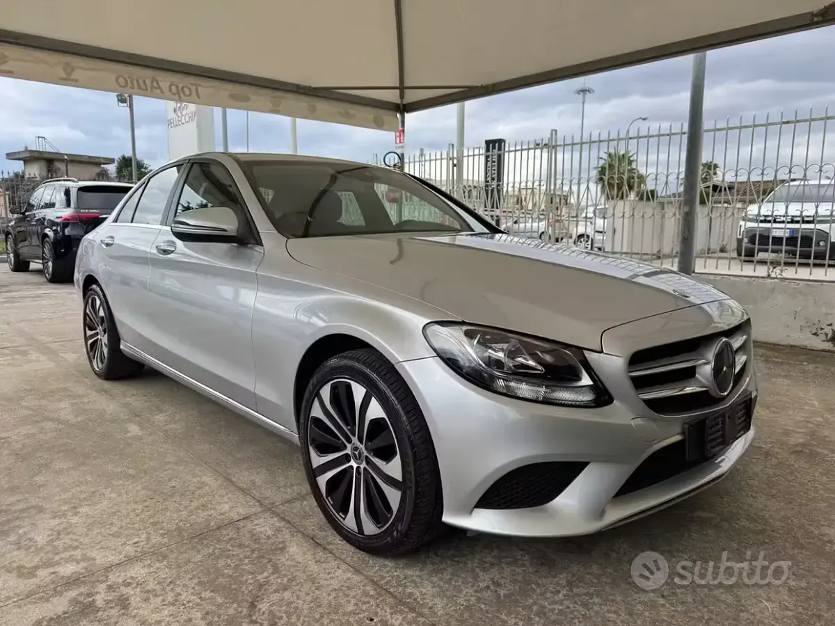 Usata Mercedes C180 122 CV (89 kW) 2020 Grigio Berlina