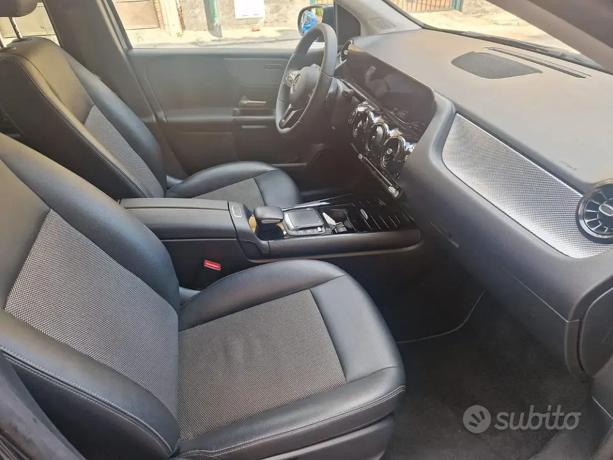 Usata Mercedes B180 116 CV (85 kW) 2020 Bluazzurro Utilitaria