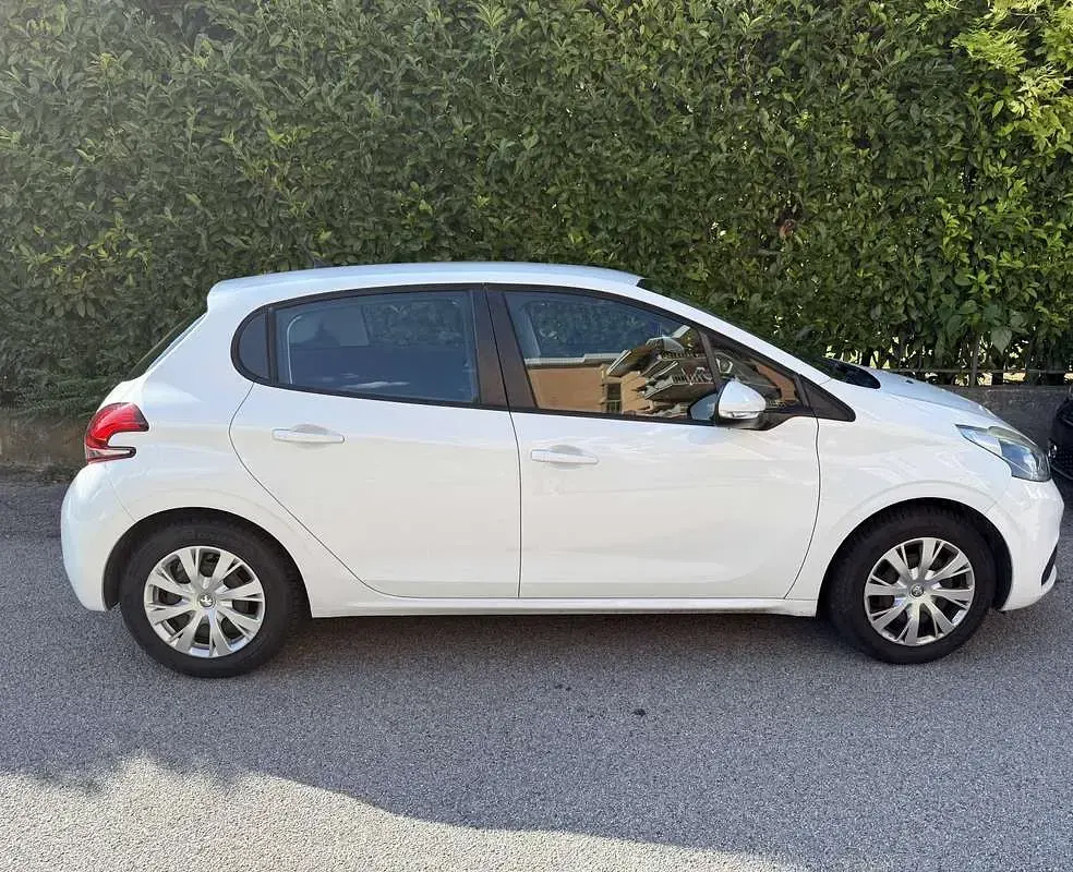 Usata Peugeot 208 Active 75 CV (55 kW) 2016 Bianco Utilitaria