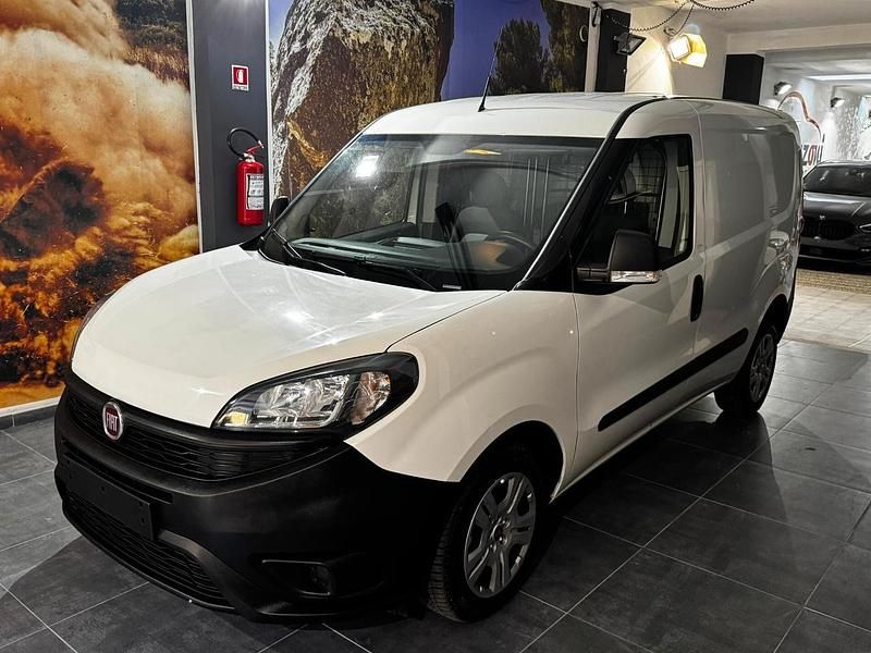 Usata Fiat Doblò 104 CV (76 kW) 2020 Bianco Monovolume