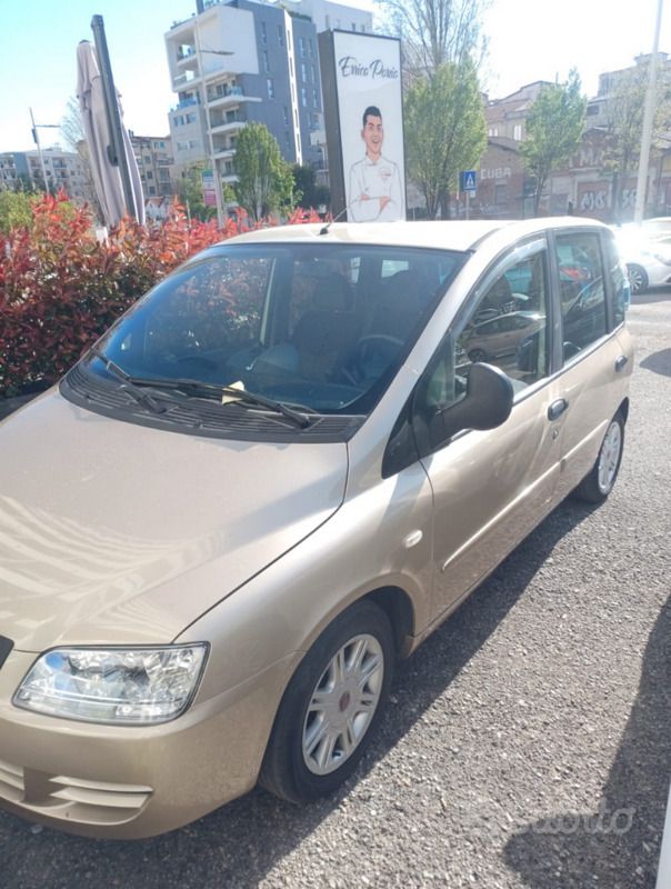 Usata Fiat Multipla 120 CV (88 kW) 2009 Giallo Monovolume