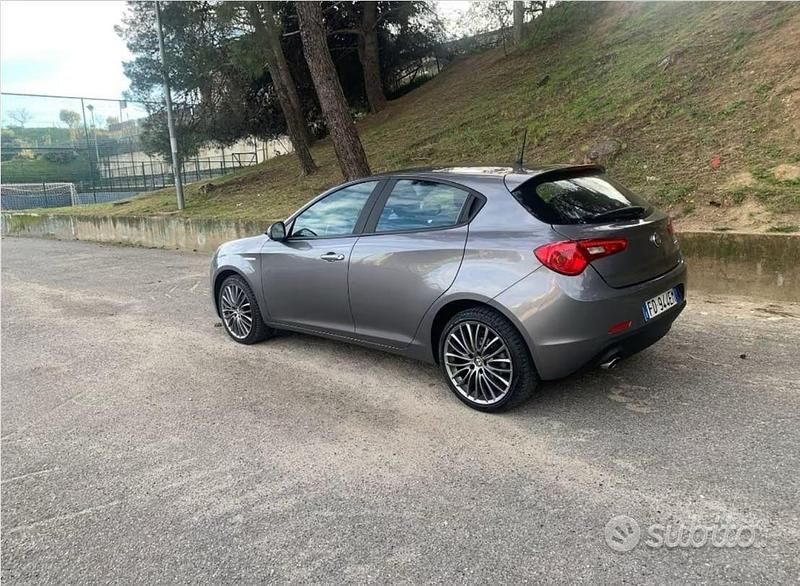Usata Alfa Romeo Giulietta 120 CV (88 kW) 2016 Grigio Berlina