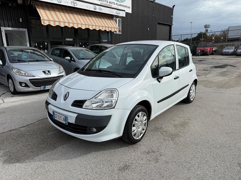 Usata Renault Modus Dynamique 74 CV (54 kW) 2009 Bianco Monovolume
