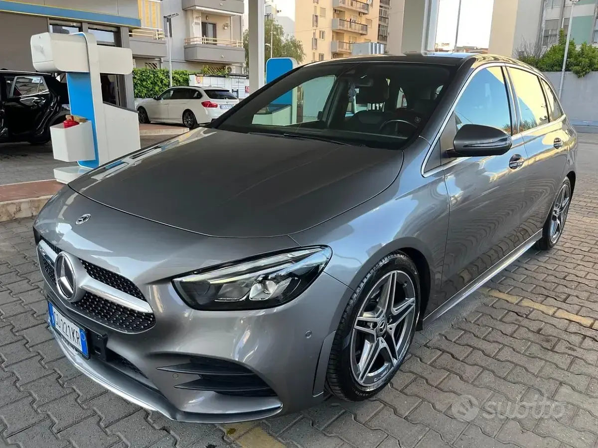 Usata Mercedes B200 Premium 150 CV (110 kW) 2021 Grigio Monovolume