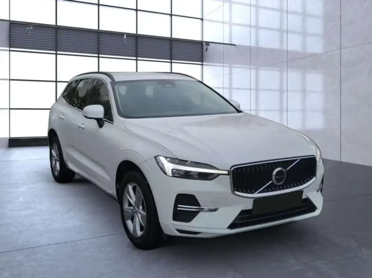 Usata Volvo XC60 Momentum 197 CV (144 kW) 2021 Bianco metallizzato SUV