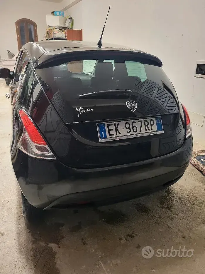 Usata Lancia Ypsilon 95 CV (69 kW) 2011 Nero Utilitaria