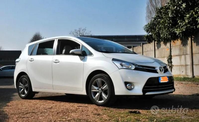 Usata Toyota Verso 111 CV (81 kW) 2016 Bianco Monovolume