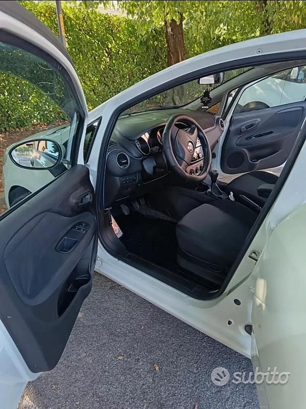 Usata Fiat Grande Punto 75 CV (55 kW) 2015 Utilitaria