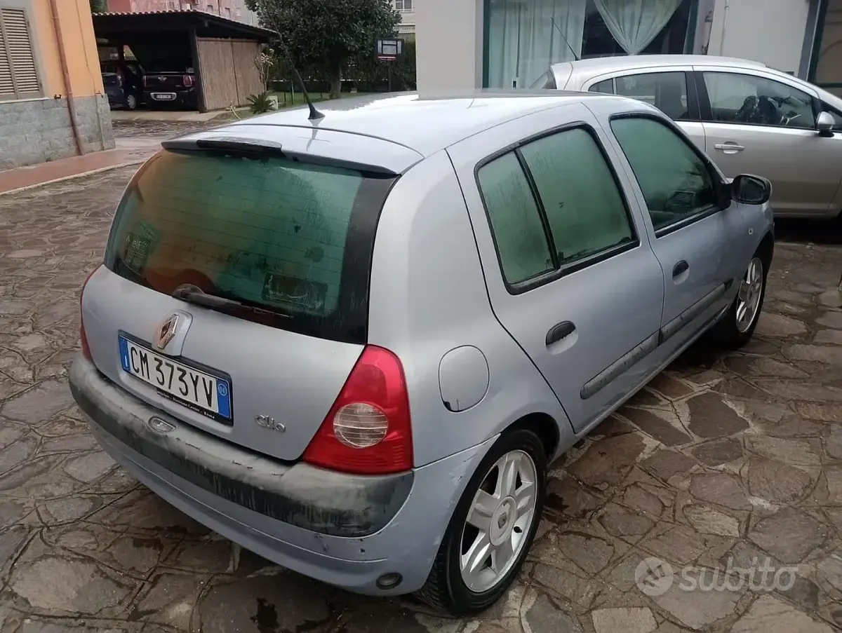 Usata Renault Clio 48 CV (35 kW) 2002 Grigio Berlina