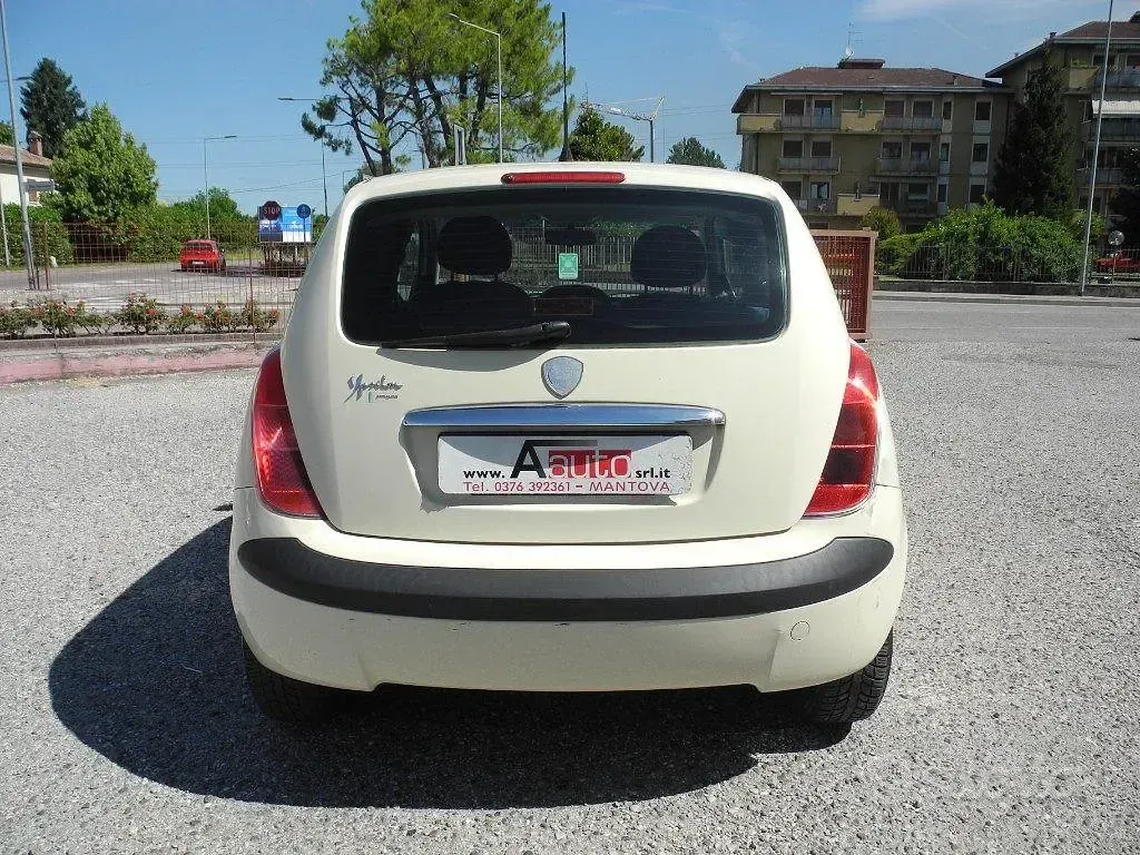 Usata Lancia Ypsilon 80 CV (58 kW) 2005 Bianco Utilitaria