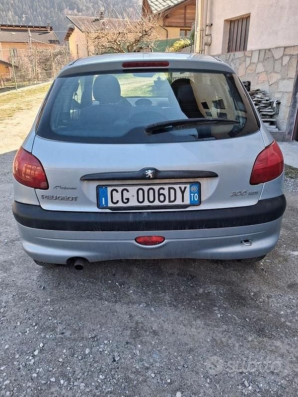 Usata Peugeot 206 90 CV (66 kW) 2003 Utilitaria