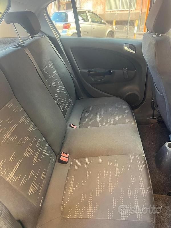 Usata Opel Corsa 65 CV (47 kW) 2012 Bianco Berlina