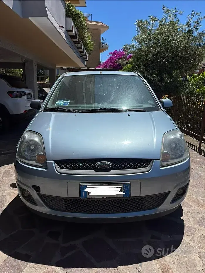 Usata Ford Fiesta Titanium 80 CV (58 kW) 2007 Bluazzurro Utilitaria