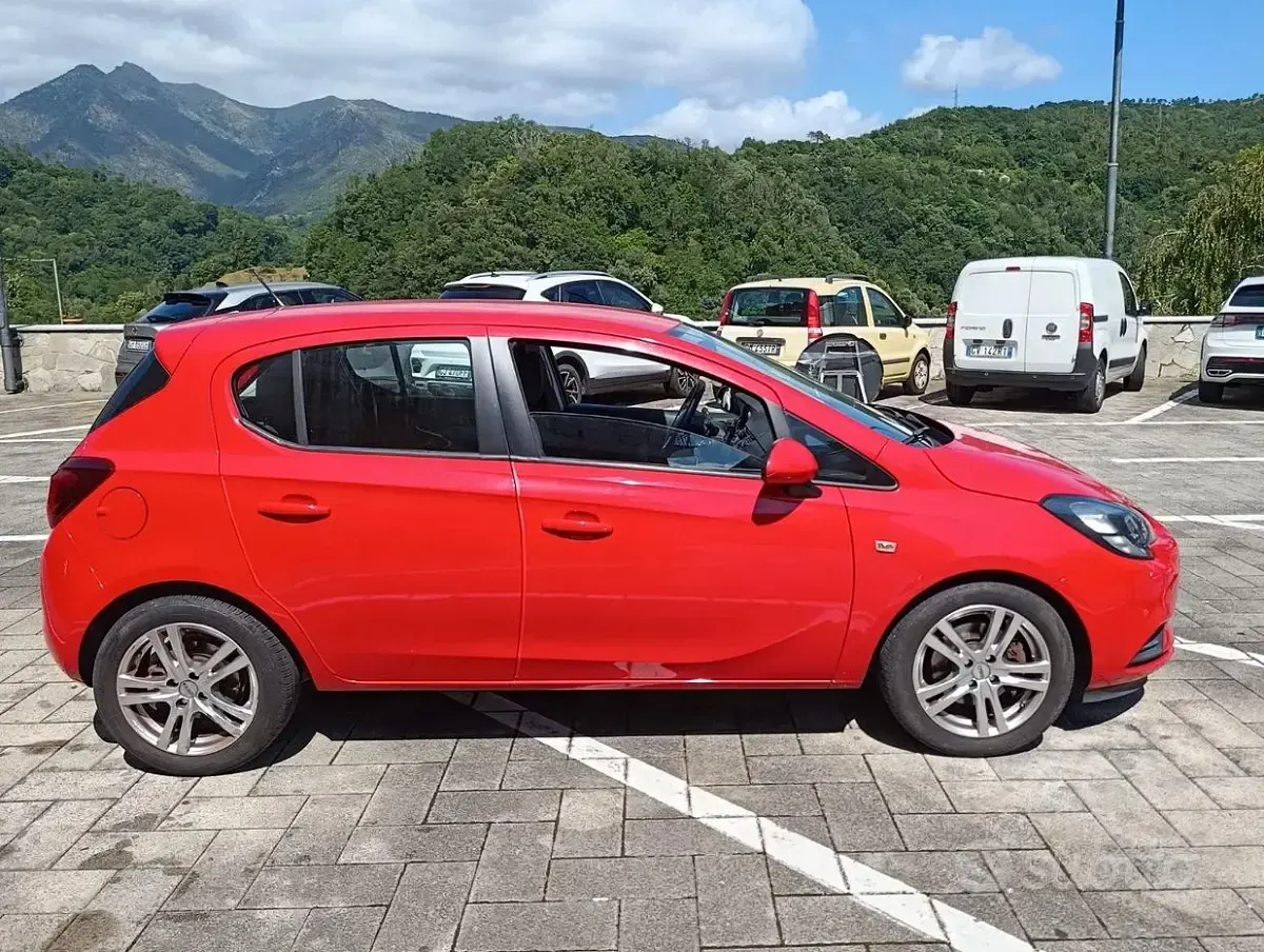 Usata Opel Corsa 75 CV (55 kW) 2016 Rosso Utilitaria