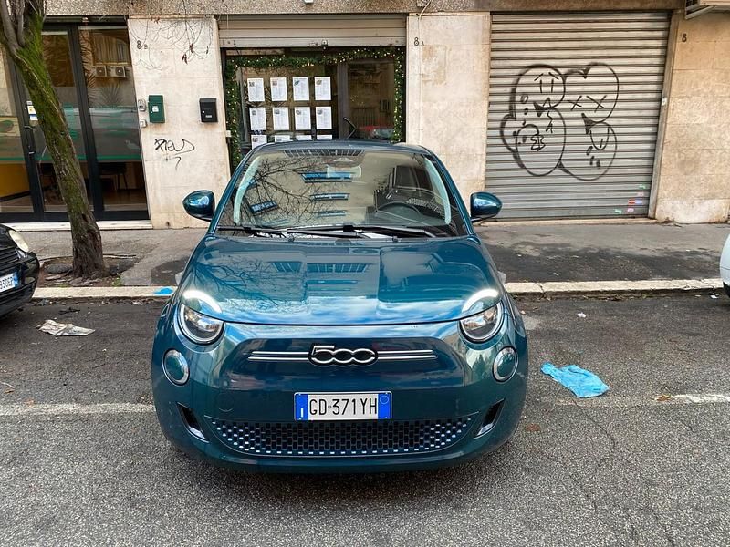 Blu Usata 2021 Fiat 500e La Prima Tre volumi | 12.500 € (Ottimo prezzo) - Immagine 1/4