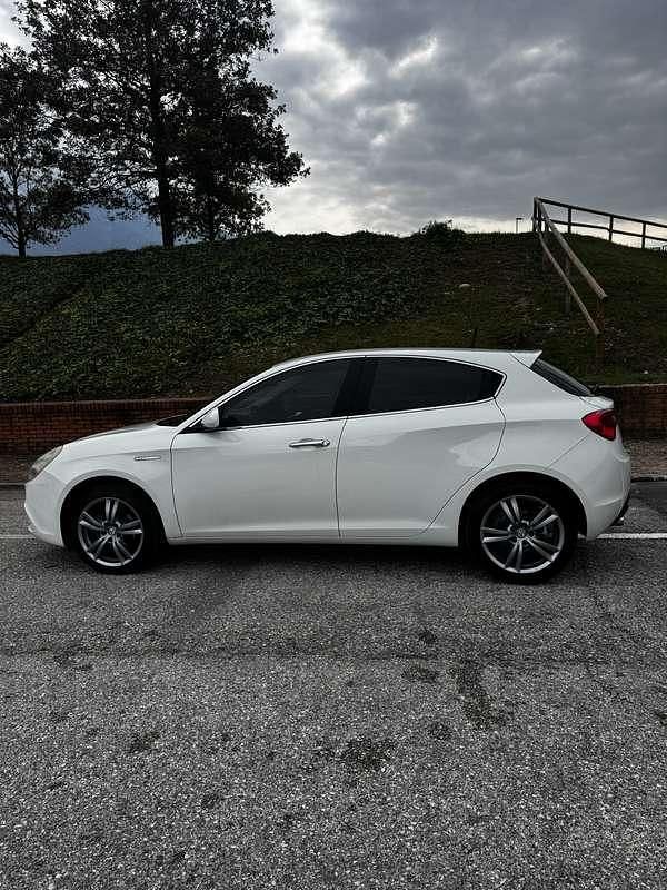 Usata Alfa Romeo Giulietta Distinctive 105 CV (77 kW) 2014 Utilitaria