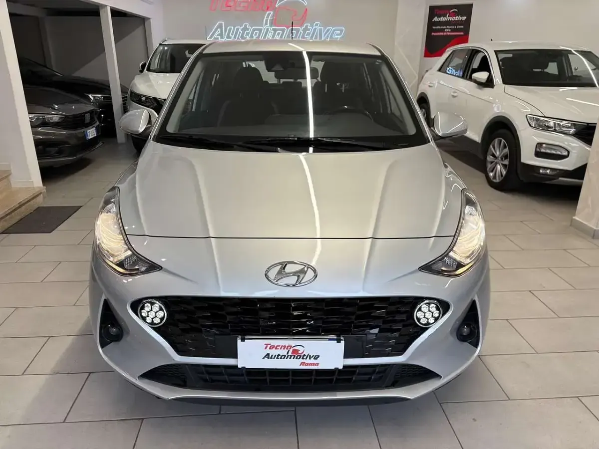 Usata Hyundai i10 Prime 67 CV (49 kW) 2023 Argento metallizzato Utilitaria