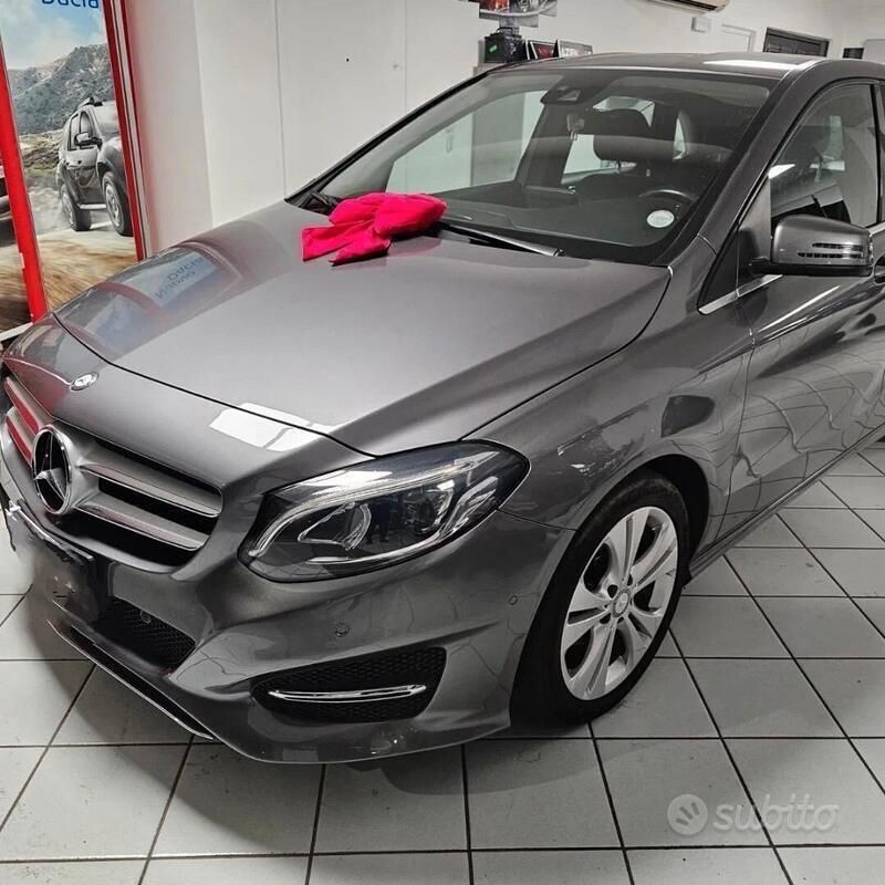Usata Mercedes B180 Premium 109 CV (80 kW) 2017 Grigio Utilitaria