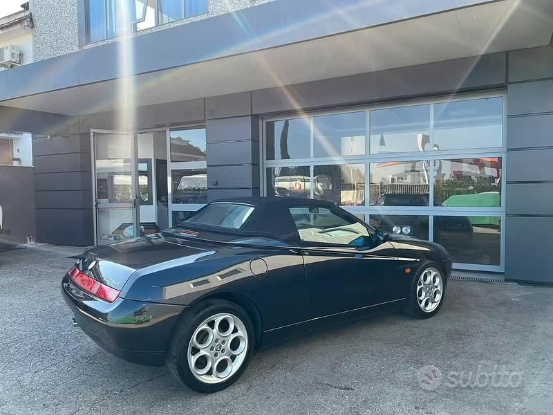 Usata Alfa Romeo Spider 150 CV (110 kW) 2001 Nero Cabrio