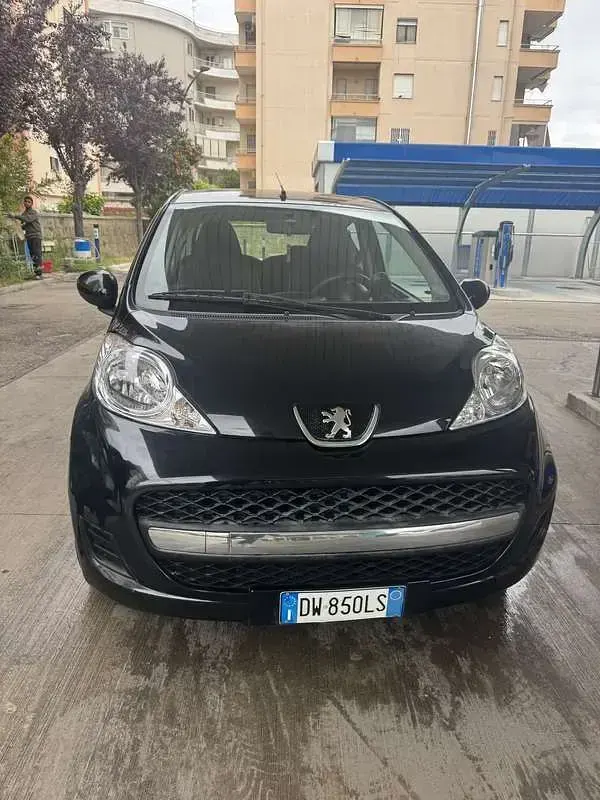 Usata Peugeot 107 68 CV (50 kW) 2009 Nero Utilitaria