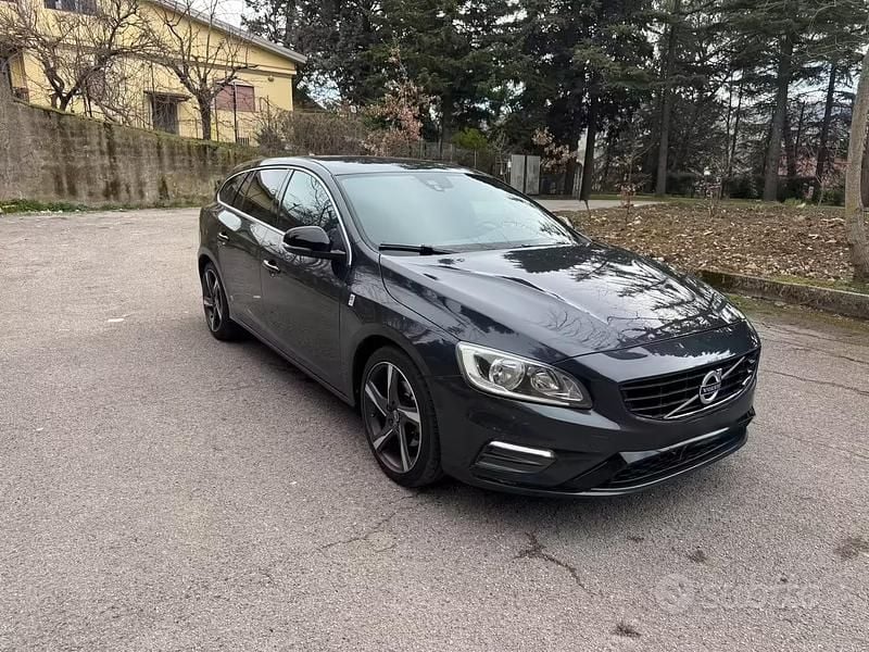 Usata Volvo V60 R-Design 120 CV (88 kW) 2016 Grigio Station wagon