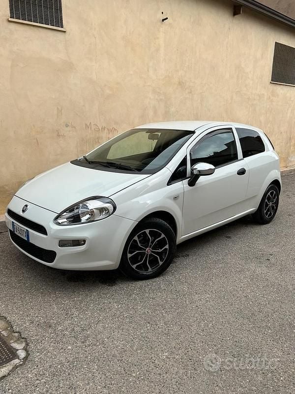 Usata Fiat Punto 75 CV (55 kW) 2015 Bianco Utilitaria