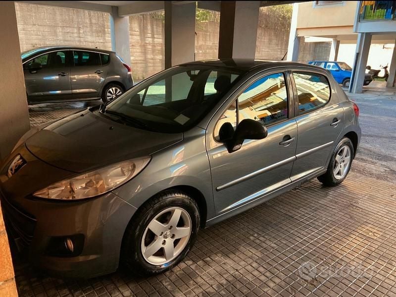 Begagnad Peugeot 207 92 HK (67 kW) 2010 Halvkombi