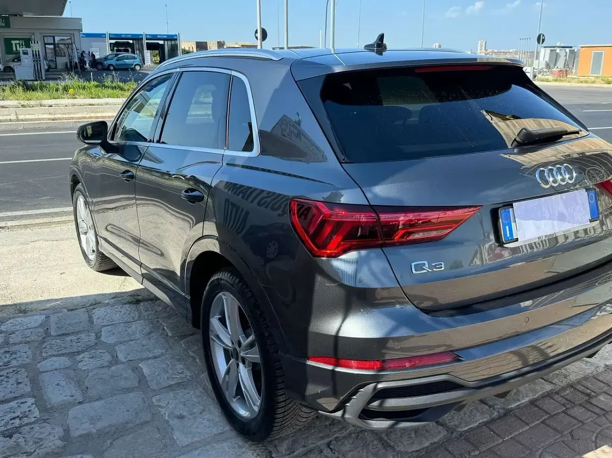 Usata Audi Q3 Sportback S-Line 150 CV (110 kW) 2024 Grigio SUV