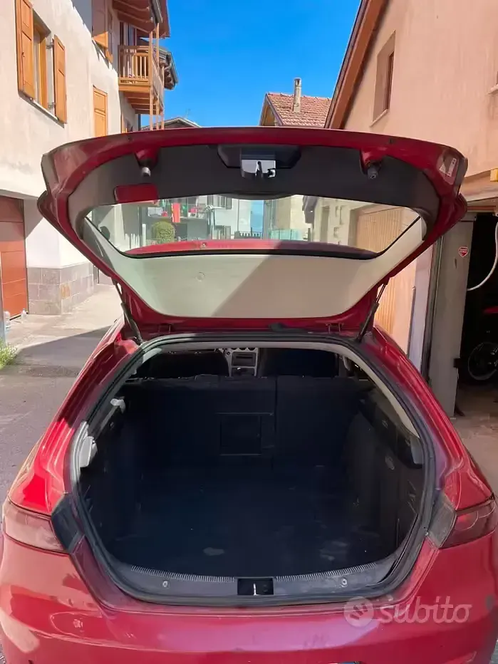 Second-hand Alfa Romeo 159 150 CP (110 kW) 2006 Roșu Break