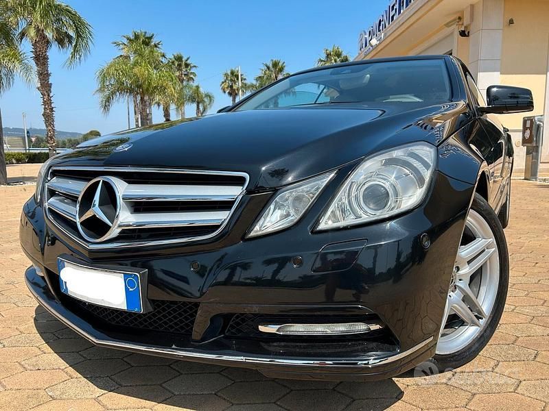 Usata Mercedes E220 Avantgarde 170 CV (125 kW) 2012 Nero Cabrio